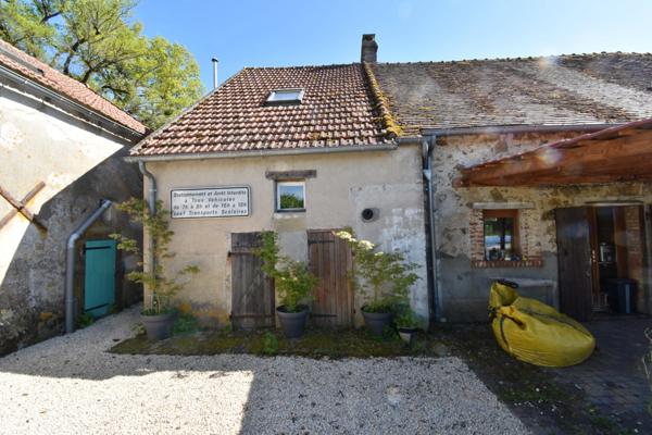 Ensemble de 3 maisons avec grande piscine, dans son écrin de verdure de 2,5 hectares