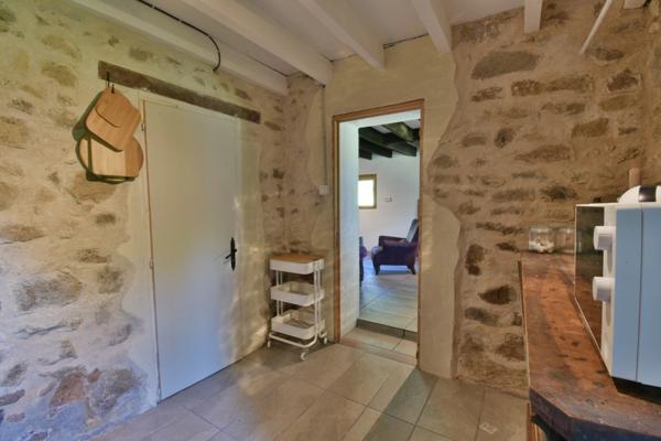 Ensemble de 3 maisons avec grande piscine, dans son écrin de verdure de 2,5 hectares