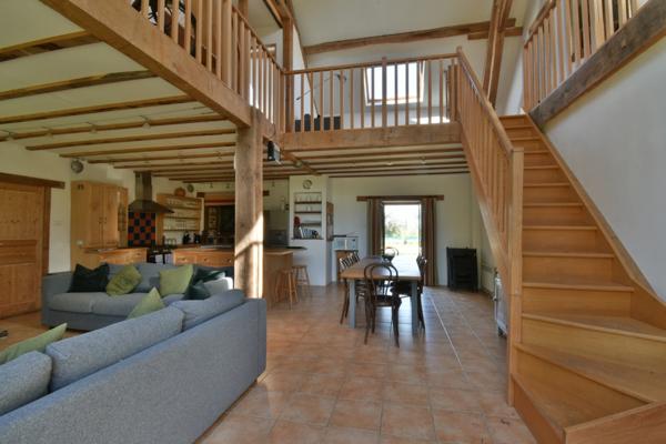 Ensemble de 3 maisons avec grande piscine, dans son écrin de verdure de 2,5 hectares