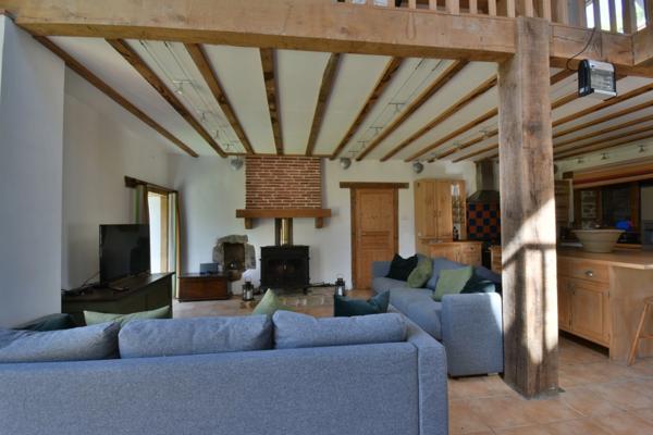 Ensemble de 3 maisons avec grande piscine, dans son écrin de verdure de 2,5 hectares