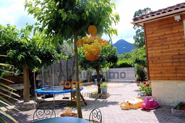 Vente                                                      Maison
                        
                     5 pièces                      197 m2                     à Vallon-Pont-d'Arc