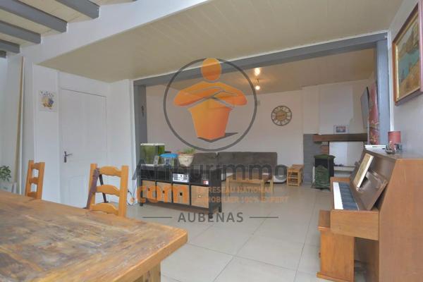 Vente                                                      Maison
                        
                     5 pièces                      197 m2                     à Vallon-Pont-d'Arc