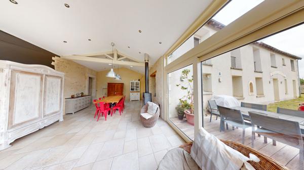 NEUVILLE DE POITOU GRANDE MAISON RENOVEE DE 6 CHAMBRES