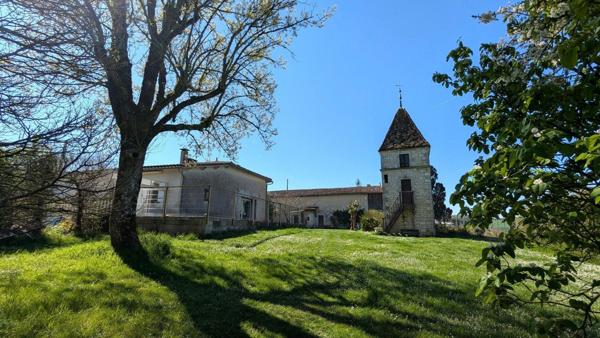 Authentique Corps de Ferme à l’Est de Barbezieux