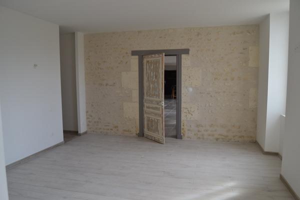 Entre Cognac et Matha (16) - Belle maison charentaise, entièrement rénovée, d'environ 300m² habitables. Cognac (16100)