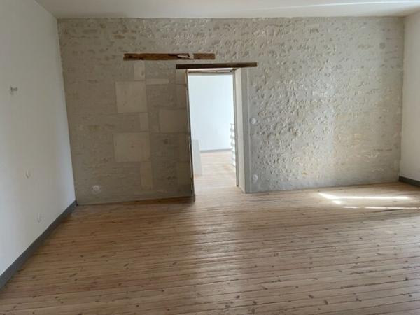 Entre Cognac et Matha (16) - Belle maison charentaise, entièrement rénovée, d'environ 300m² habitables. Cognac (16100)