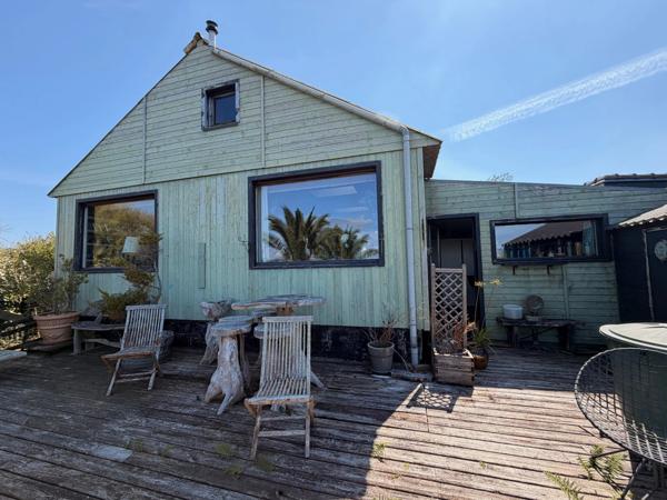 GOULIEN — Maison en ossature bois avec vue panoramique sur la plage : le rêve absolu sur la presqu'île