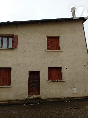 Un ensemble immobilier de 5 appartements à rénover  sur NOIRETABLE.