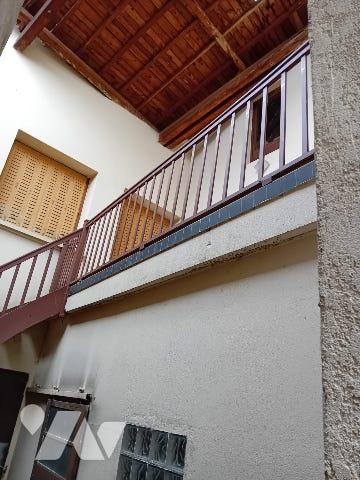 Un ensemble immobilier de 5 appartements à rénover  sur NOIRETABLE.