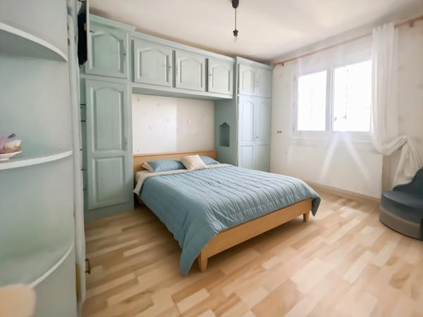 Arès (33740) À acheter à Arès, maison 4 pièces avec jardin, veranda, terrasse