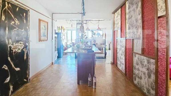 Appartement T2/T3 type Loft avec vue sur la mer, garage fermé en sous-sol, rue de la République, La 