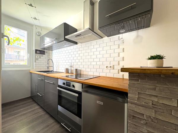 Appartement
         2 pièces
        - 39 m² 197 000 € *