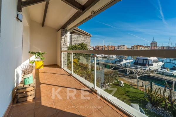 Marina réhabilitée sur le port