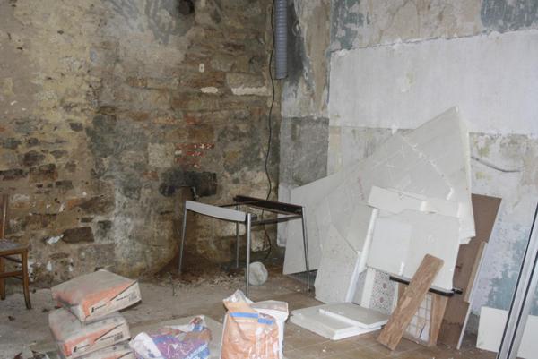 Immeuble en cours de rénovation avec possibilité de créer plusieurs logements.