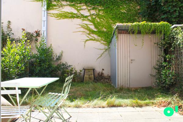 La maison de ville contemporaine avec jardin et terrasse.