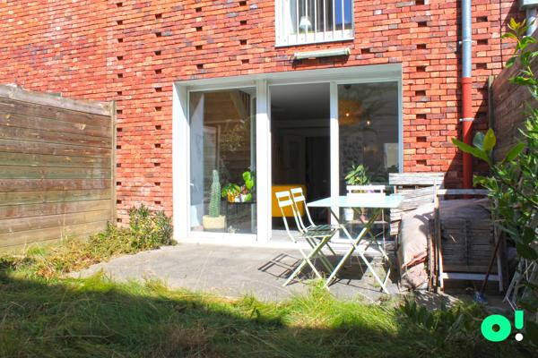 La maison de ville contemporaine avec jardin et terrasse.