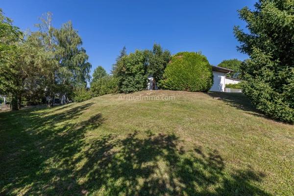 Vente                                                      Maison
                        
                     5 pièces                      124 m2                     à Belley