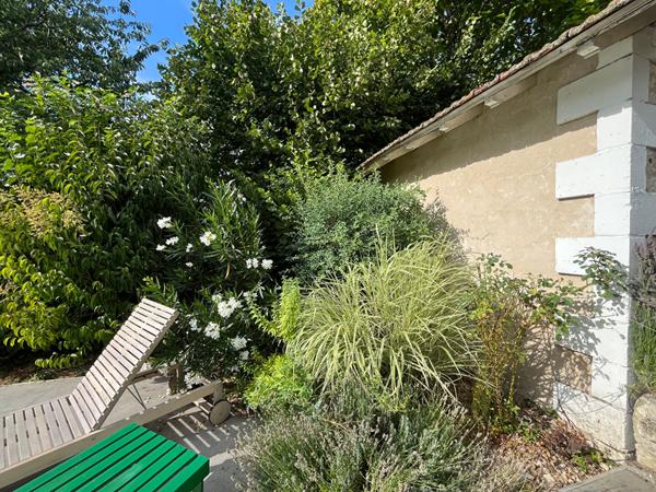 A vendre Superbe Maison de ville quartier prisé de Périgueux avec piscine et garage