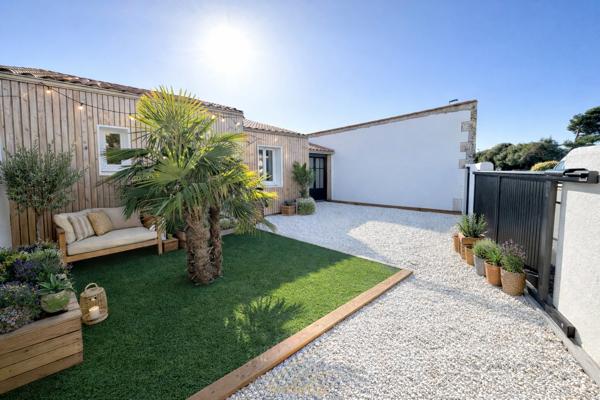 Maison de plain-pied - 4 pièces - 3 suites parentale - Parking - La Rochelle secteur Parc des pères 535 000 € **  - Référence  JH704D10