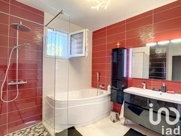 Maison de campagne 6 pièces de 190 m² à LES ISSAMBRES (83380)