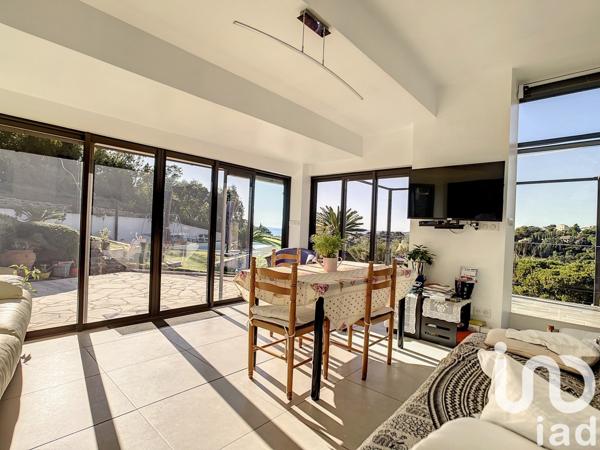 Maison de campagne 6 pièces de 190 m² à LES ISSAMBRES (83380)