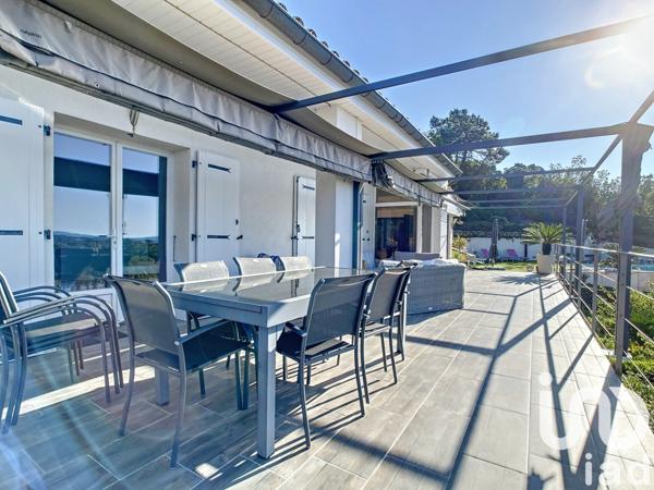 Maison de campagne 6 pièces de 190 m² à LES ISSAMBRES (83380)