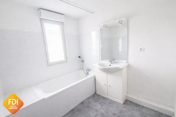 ECOLE INFIRMIERE - F2 - 42m2