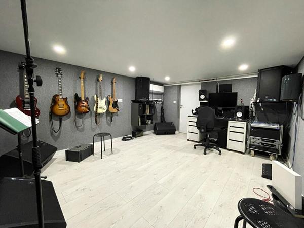 Maison à vendre    6 pièces • 232,72 m2 Montigny-lès-Cormeilles