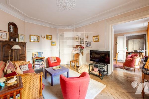 AUTEUIL- APPARTEMENT FAMILIAL – TRAVERSANT - 4 PIÈCES - IDÉALEMENT SITUÉ – CAVE – 97M2