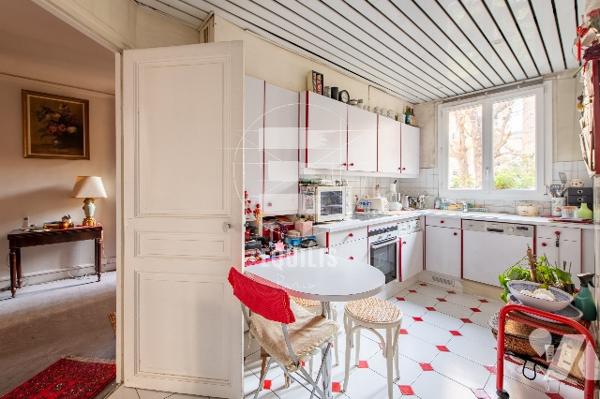 AUTEUIL- APPARTEMENT FAMILIAL – TRAVERSANT - 4 PIÈCES - IDÉALEMENT SITUÉ – CAVE – 97M2