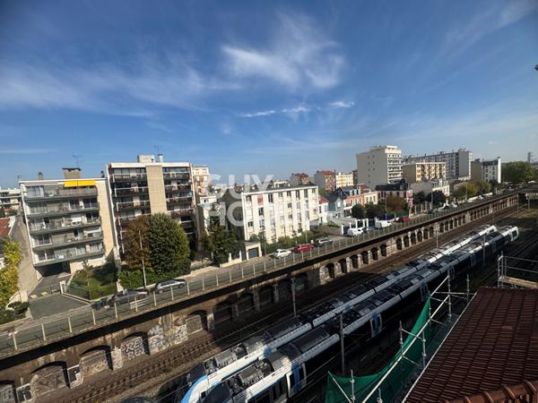 BOIS COLOMBES/MAIRIE - 2 PIECES 45 M² (10 min Paris St Lazarre)