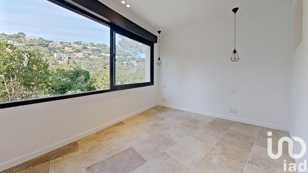 Maison 5 pièces de 104 m² à LES ISSAMBRES (83380)