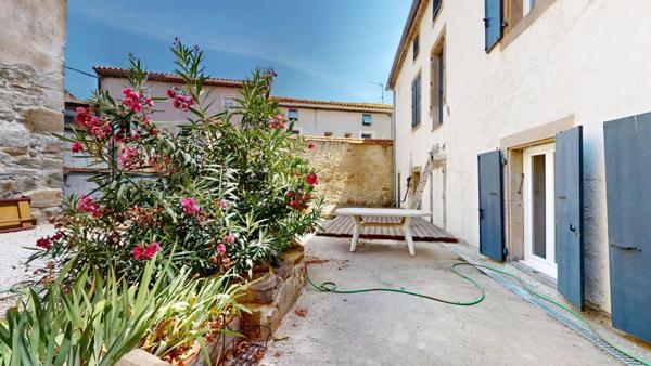 Maison climatisé R+2 avec local commercial  Conilhac Corbieres 7 pièce(s) 166 m2 cours exterieur