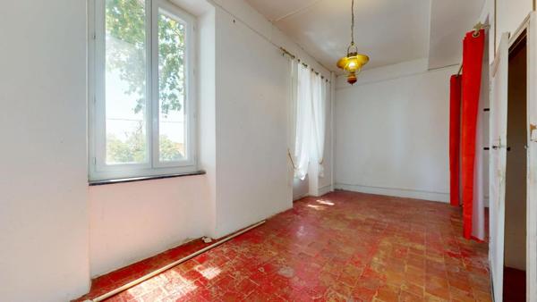 Maison climatisé R+2 avec local commercial  Conilhac Corbieres 7 pièce(s) 166 m2 cours exterieur