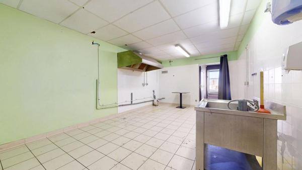 Maison climatisé R+2 avec local commercial  Conilhac Corbieres 7 pièce(s) 166 m2 cours exterieur