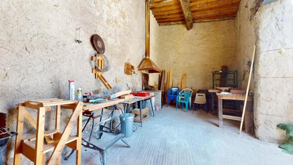Maison climatisé R+2 avec local commercial  Conilhac Corbieres 7 pièce(s) 166 m2 cours exterieur