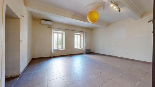 Maison climatisé R+2 avec local commercial  Conilhac Corbieres 7 pièce(s) 166 m2 cours exterieur