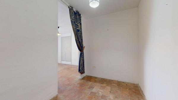 Maison climatisé R+2 avec local commercial  Conilhac Corbieres 7 pièce(s) 166 m2 cours exterieur