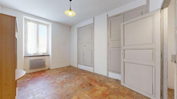 Maison climatisé R+2 avec local commercial  Conilhac Corbieres 7 pièce(s) 166 m2 cours exterieur