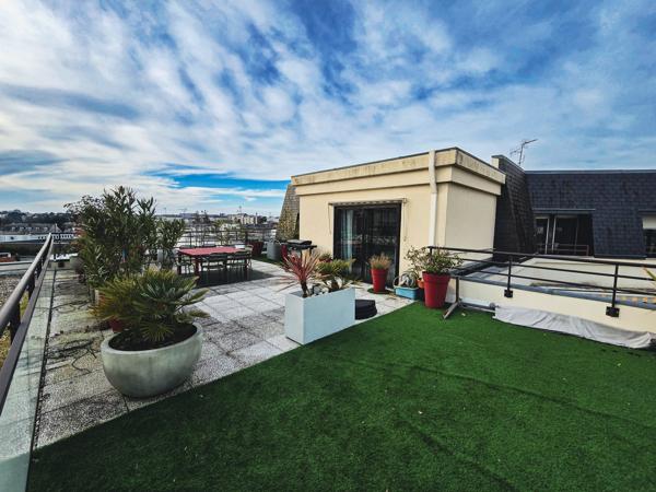 NANTES, EXCEPTIONNEL T4 ROOFTOP avec TERRASSE DE 90 M² et CHEMINEE, GARAGE DOUBLE et CAVE