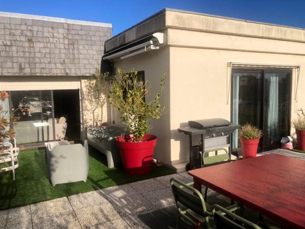 NANTES, EXCEPTIONNEL T4 ROOFTOP avec TERRASSE DE 90 M² et CHEMINEE, GARAGE DOUBLE et CAVE