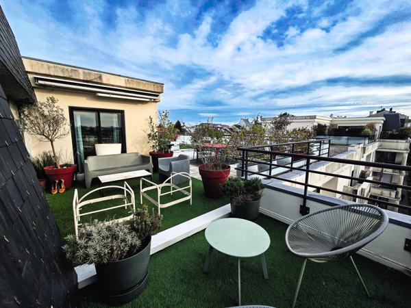 NANTES, EXCEPTIONNEL T4 ROOFTOP avec TERRASSE DE 90 M² et CHEMINEE, GARAGE DOUBLE et CAVE