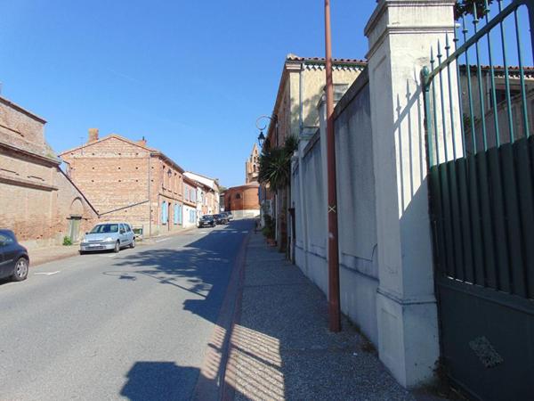 Maison de village avec patio intime et beau potentiel ? Nailloux centre