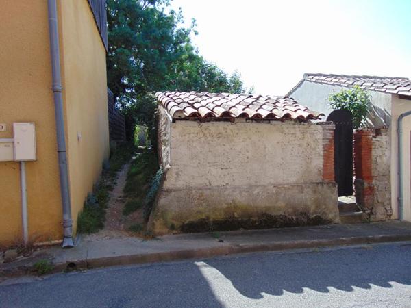 Maison de village avec patio intime et beau potentiel ? Nailloux centre