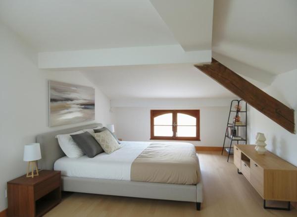 Maison de village avec patio intime et beau potentiel ? Nailloux centre