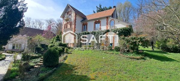 Propriété de caractère, 2 habitations, 304 m², 9 pièces avec jardin.