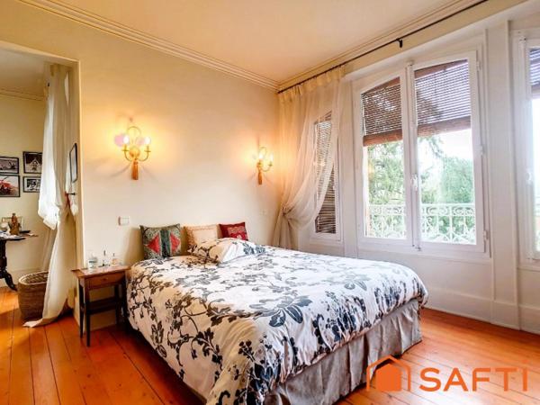 Propriété de caractère, 2 habitations, 304 m², 9 pièces avec jardin.