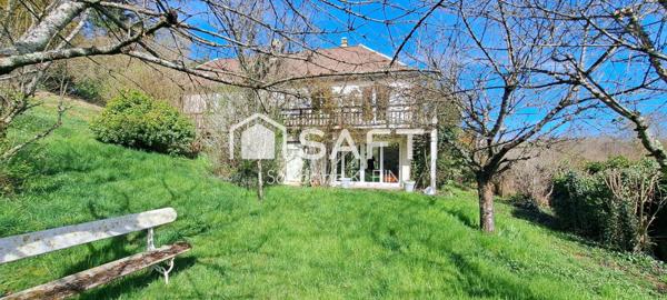 Propriété de caractère, 2 habitations, 304 m², 9 pièces avec jardin.