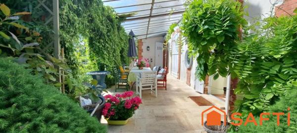 Propriété de caractère, 2 habitations, 304 m², 9 pièces avec jardin.