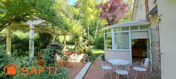 Propriété de caractère, 2 habitations, 304 m², 9 pièces avec jardin.